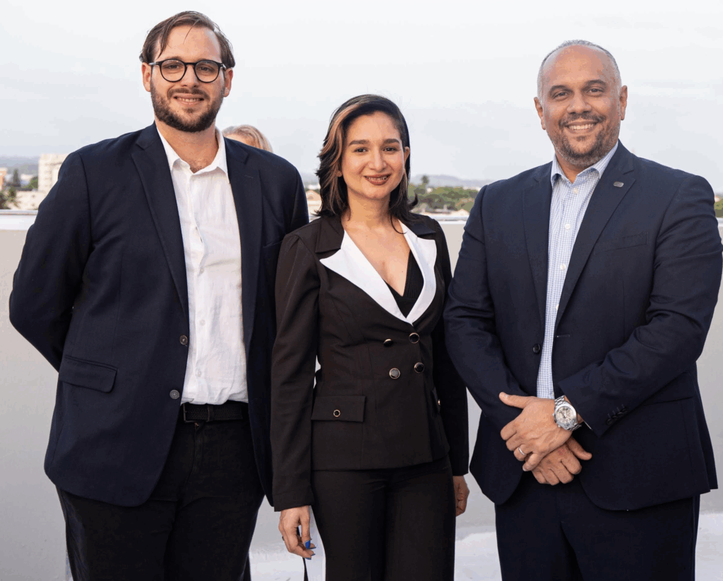 Miguel Dosal, Niskaura Espinal y Julio Reynoso.